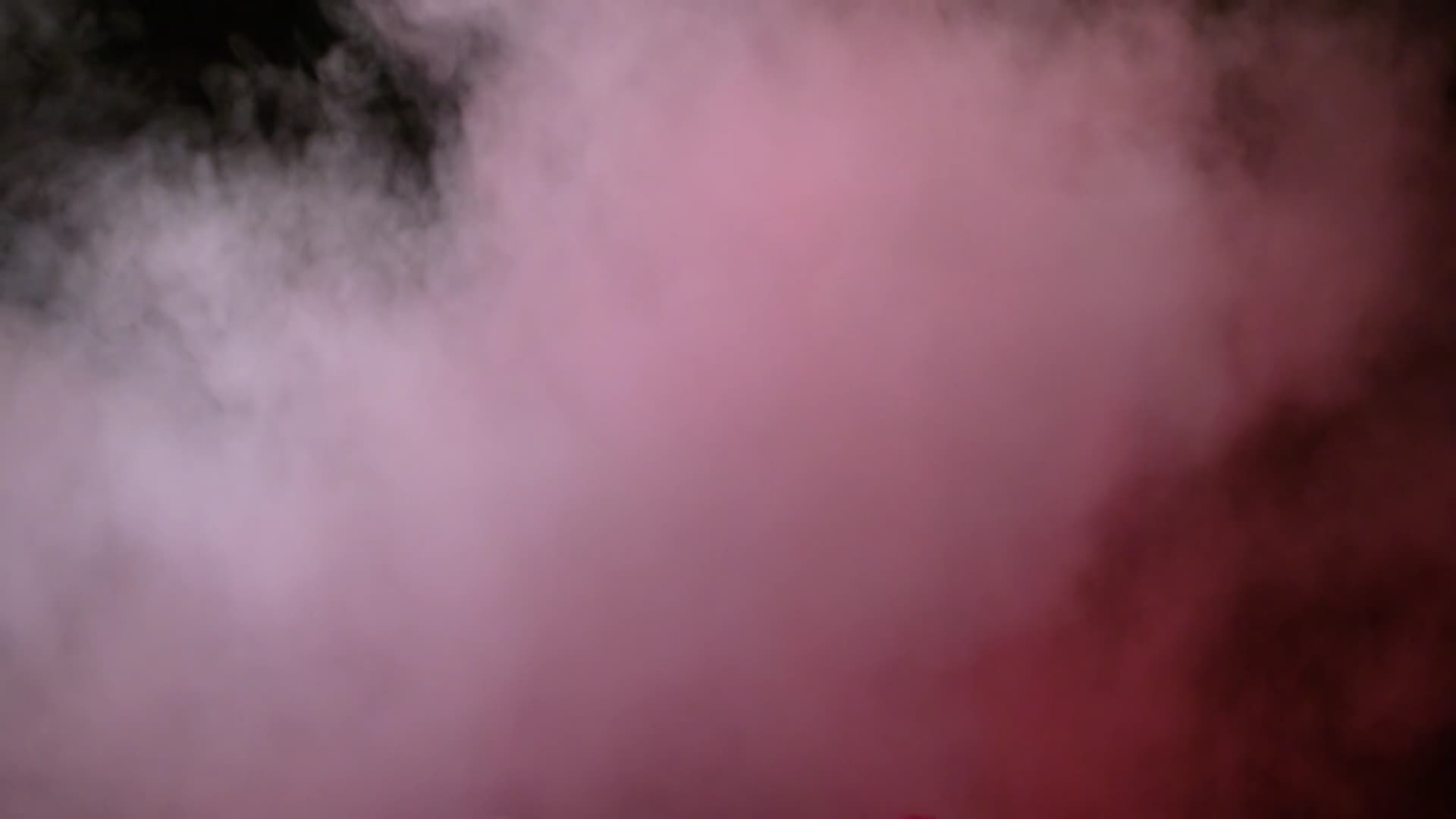 烟雾缭绕状态的红色粉末