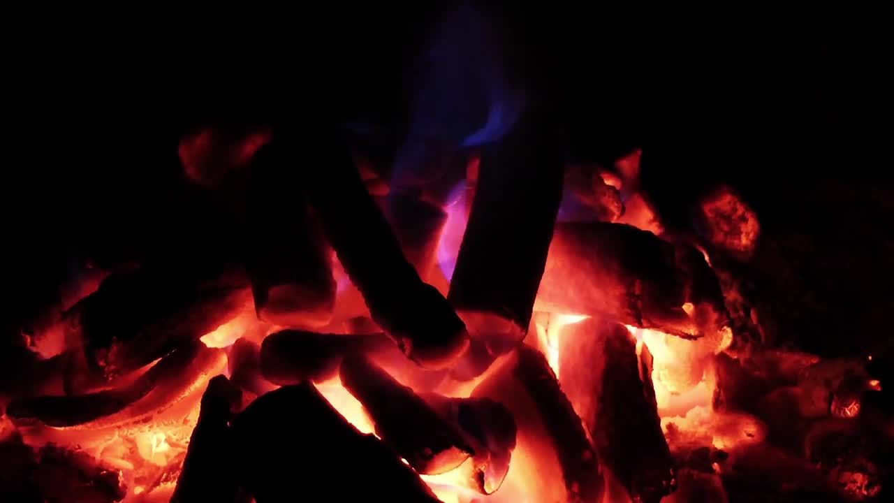 炭烬和蓝焰火炉视频场景素材