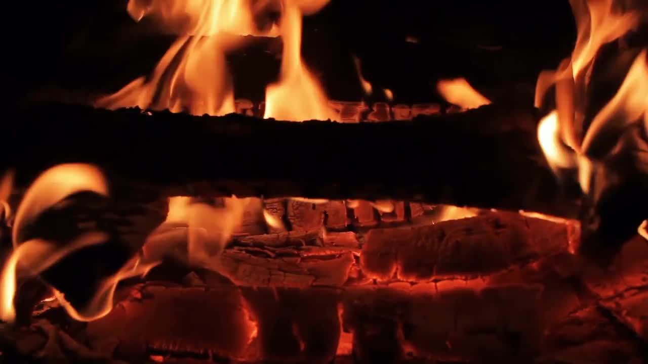 燃烧的木头视频素材