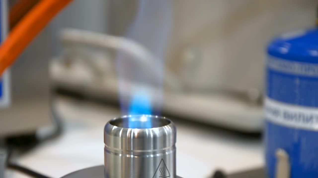 煤气炉的蓝色火焰视频素材