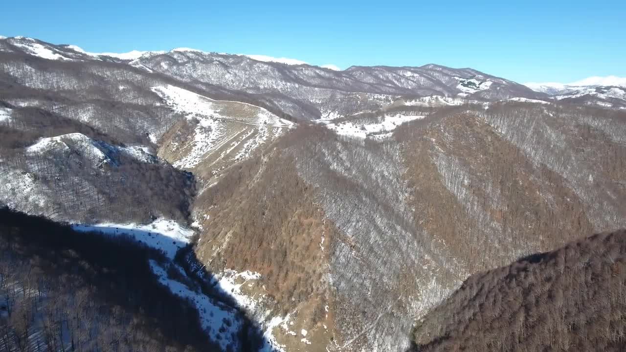 冬季山谷华丽雪景特效视频