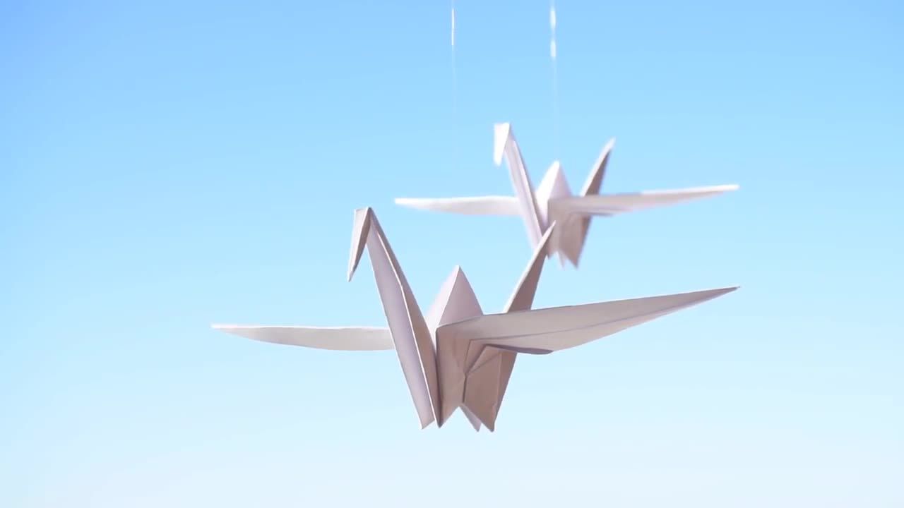 旋转的折纸鹤视频素材