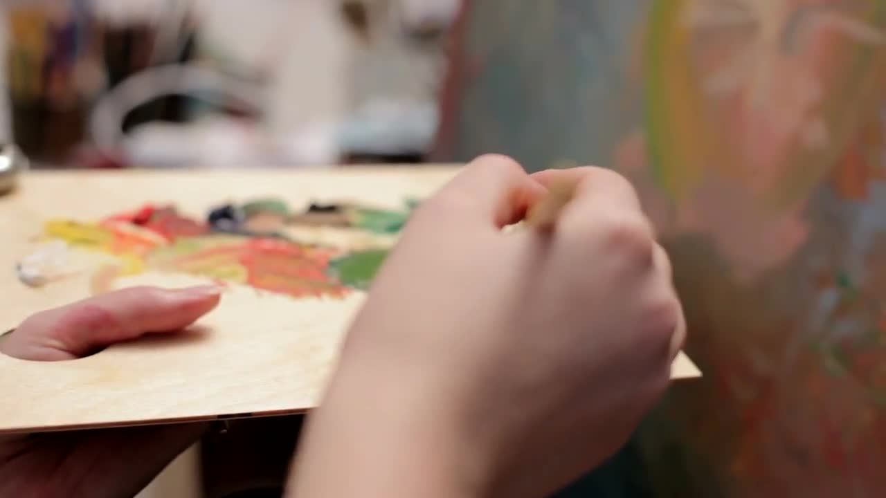 艺术家绘画圣母玛利亚视频