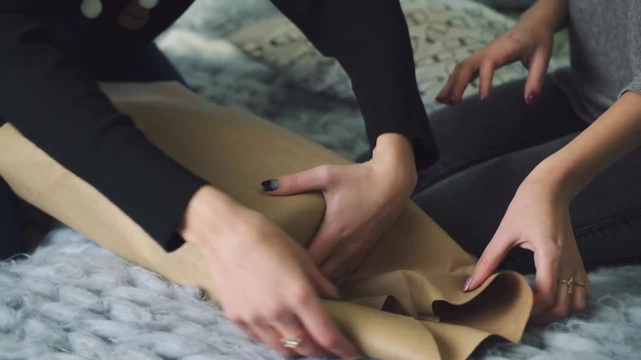 棕色纸张包装礼盒视频素材
