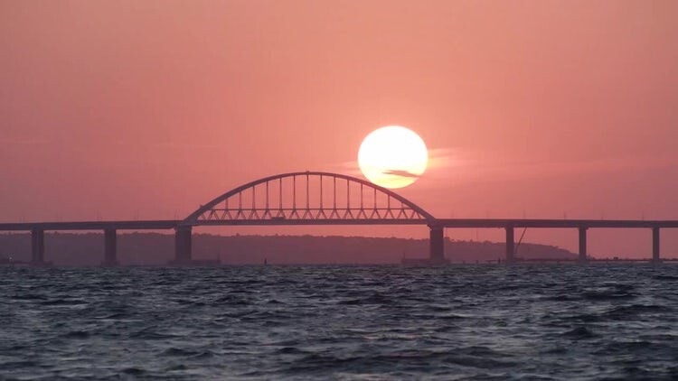 日落下的跨海大桥实拍素材