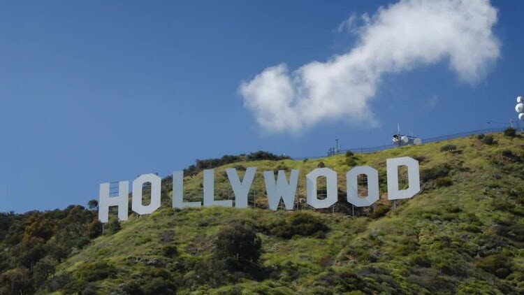 白云拂过加利福尼亚州的好莱坞标志视频素材