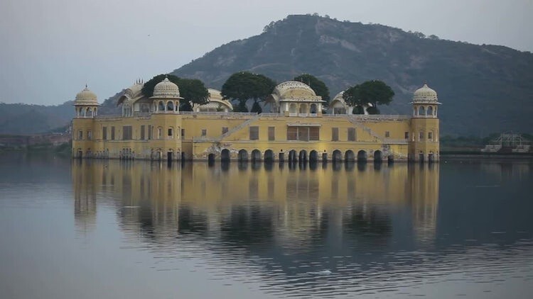 印度拉贾斯坦邦湖中的贾尔·玛哈尔宫视频素材