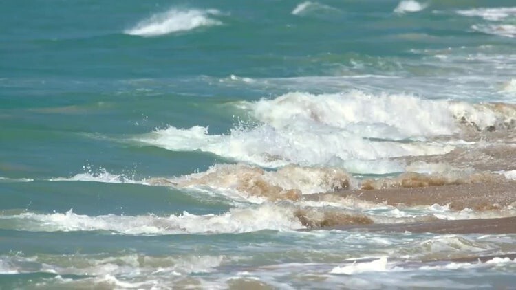 泰国普吉岛的迈考海滩的浪花视频素材