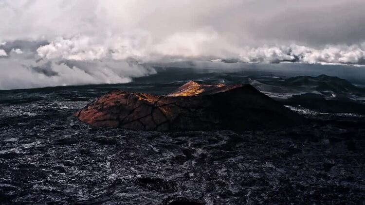 火山区空中的厚云实拍视频