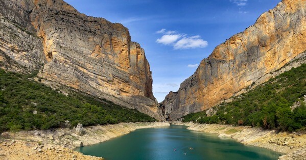 西班牙唯美峡谷高清动态壁纸