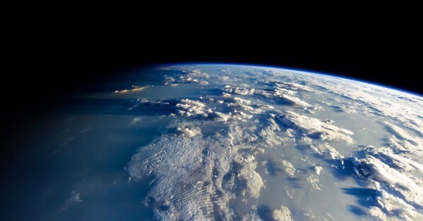 太空俯瞰地球5K动态壁纸