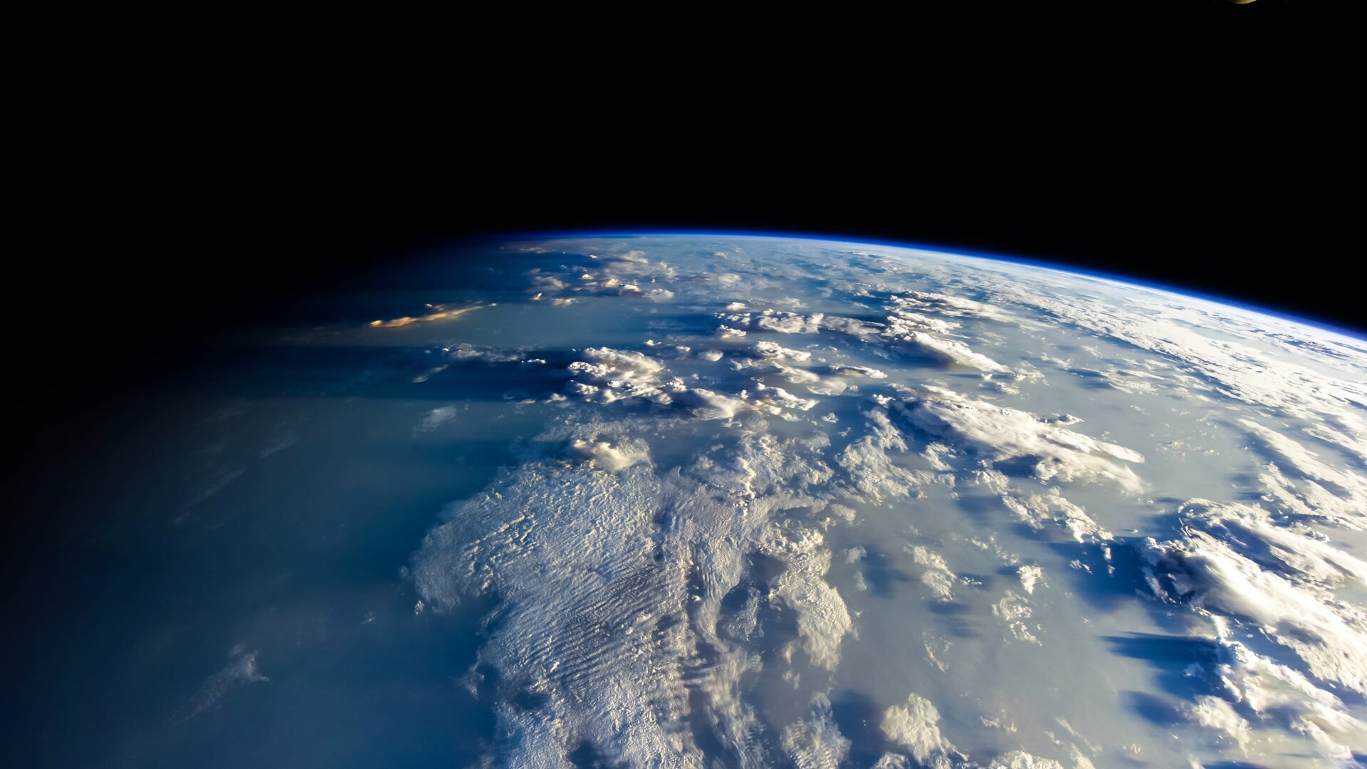 太空俯瞰地球5K动态壁纸